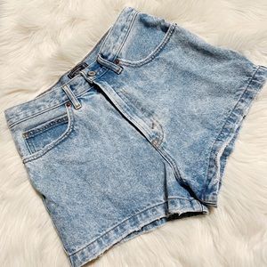 A&F natural high rise shorts